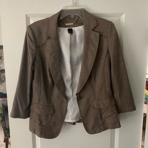 Brown cropped-sleeve blazer